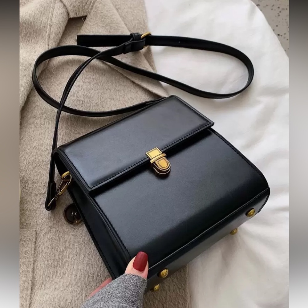 Elegant Black Leather Crossbody Bag